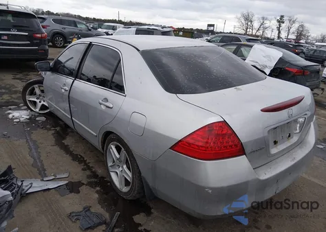 2006 Honda Accord 2.4 Lx z USA, uszkodzony, nr VIN 1HGCM56466A148165